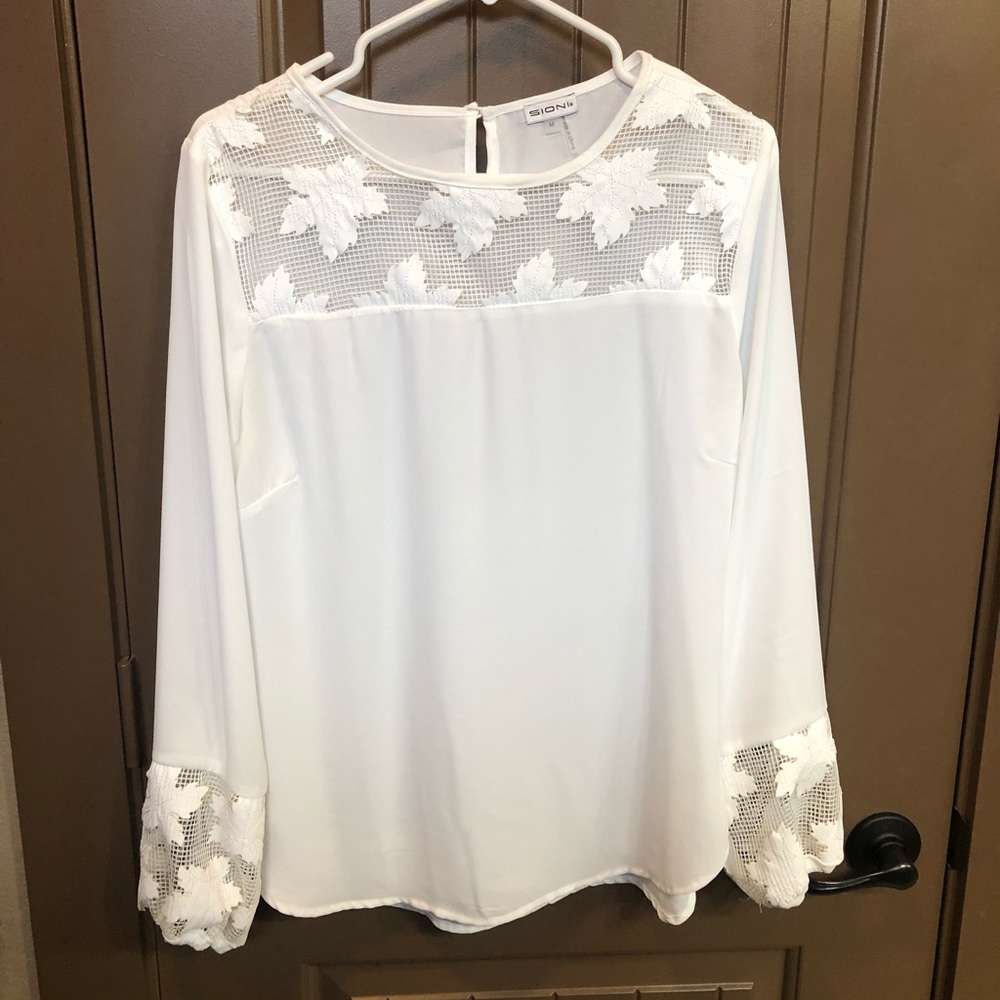 Cute White Top with Appliqué